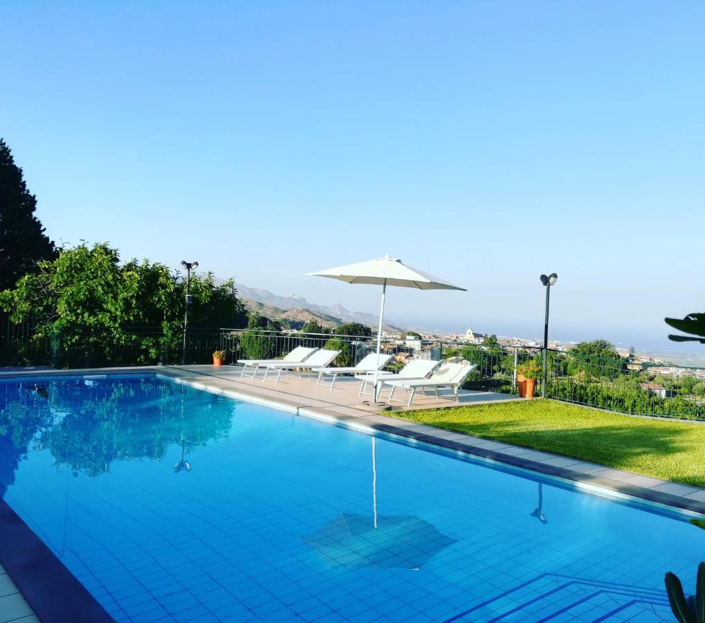 Villa Capogrecale - Piscina Riscaldata 피에디몬테 에트네오 외부 사진