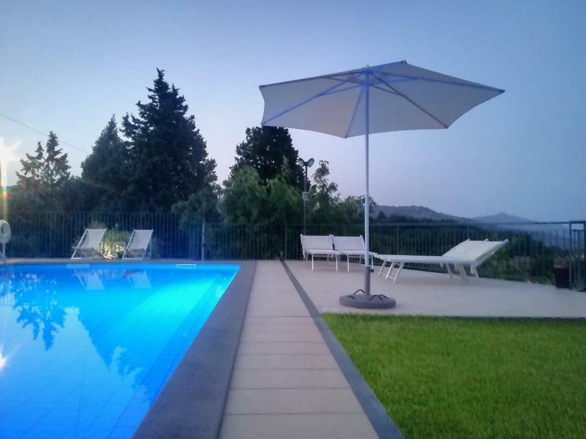 Villa Capogrecale - Piscina Riscaldata 피에디몬테 에트네오 외부 사진
